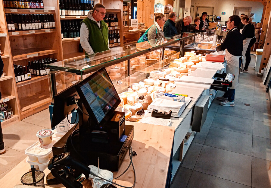 Installation caisse enregistreuse et balances fromagerie Halles de Gilly