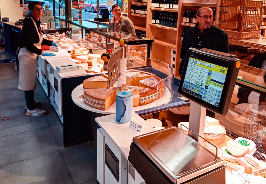 Installation caisse enregistreuse et balances fromagerie Halles de Gilly